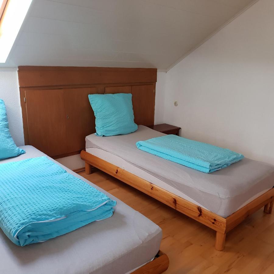 Ferienhaus Rhoenspass Mosbach  エクステリア 写真